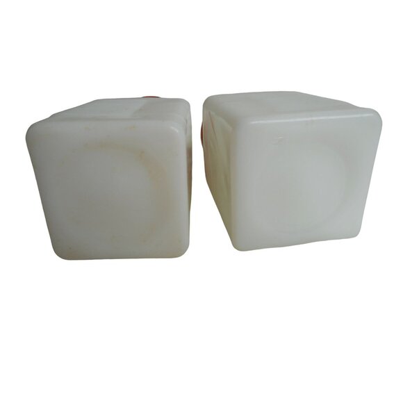 Vintage Red & white ceramic block Salt & Pepper Set milk glass - Picture 4 of 7